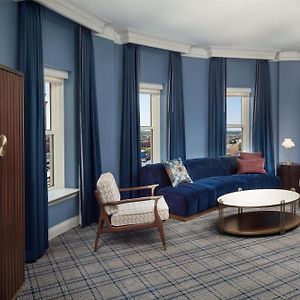 One-Bedroom Rotunda King Suite